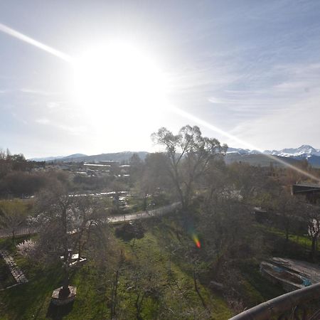 Riverside Karakol Dış mekan fotoğraf
