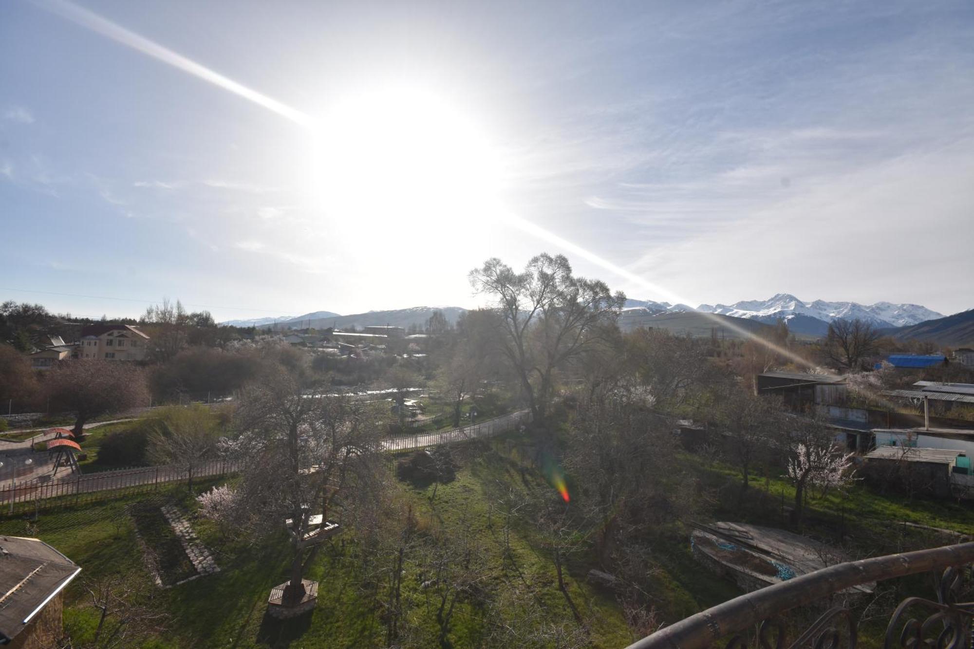 Riverside Karakol Dış mekan fotoğraf