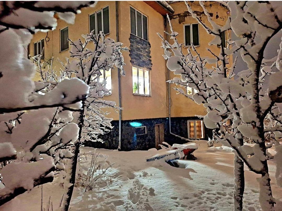 Riverside Karakol Dış mekan fotoğraf