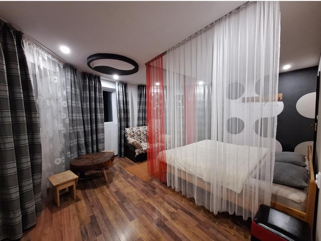 Riverside Karakol Dış mekan fotoğraf